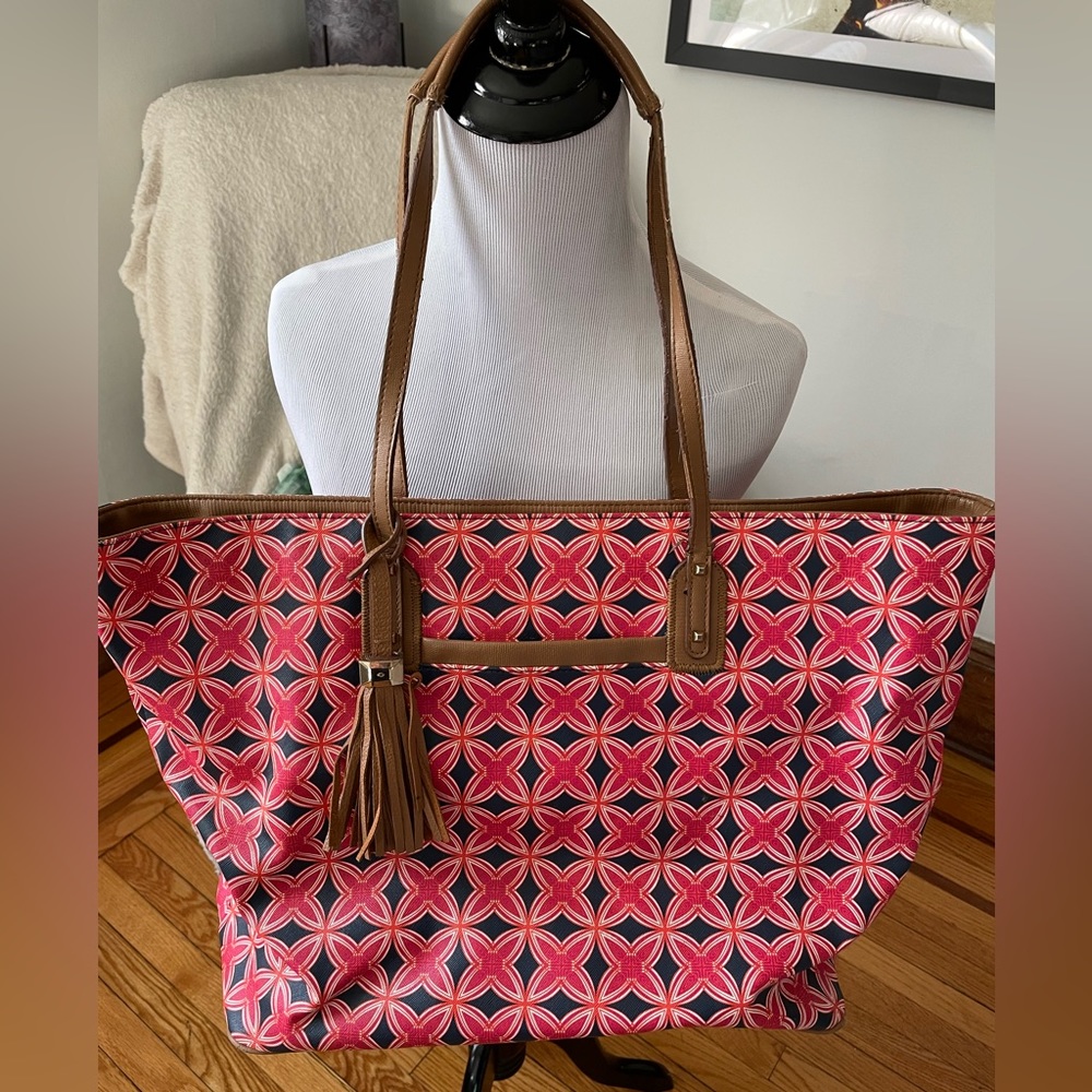 Stella and Dot Tote. Good used condition. Super roomy with pockets.